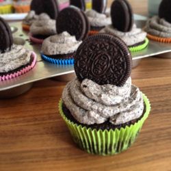 foody-goody:  Oreo Chocolate Cupcakes (Teaspoon)