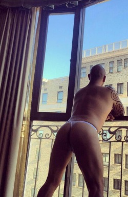 thong-jock:  San Francisco thong boy reached out to me as he