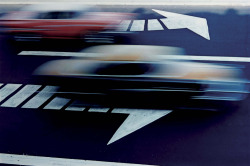 droomboot:  Traffic, New York, 1963.  Photo by Ernst Haas.