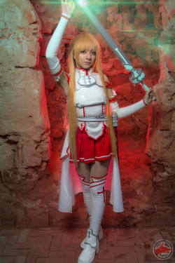 cosplaycarnival:  Yuuki Asuna Cosplay by FanoREDCheck out http://cosplaycarnival.tumblr.com