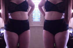 chubby-bunnies:  Kristyn. 20. US 16. Fat and Fierce  http://alliheararelies.tumblr.com/