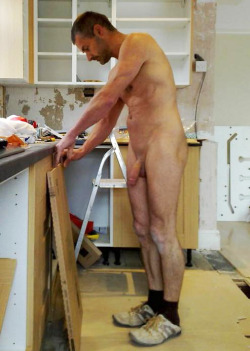 nudeguyatsport:  nudists at work 