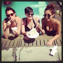 #tgif ice cream and funfetti cake by the hot tub (at Ace Hotel