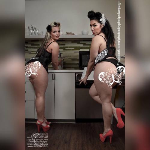 Double trouble with Eliza Jayne @modelelizajayne  and Crystal Rose @crystalrosemua  #pinup #lingerie #retro #lingerie #voluptous #volup2 #sexy #effyourbeautystandards #lifethrowcurves #honormycurves  #heels  #stockings #blonde #brunette #glam #fashion