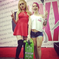 Opening up Exxxotica for the last day with@cupcakedujourÂ ðŸ’—