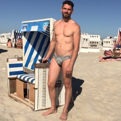 mrturk:  Beach day with Mr Turk