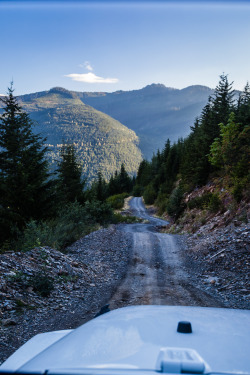 toofarnorth:  Road back from Mount Cheam - toofarnorth 