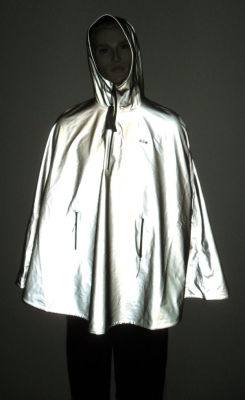 pootee:  (via Nike NSW Packable Reflective Women’s Poncho 躔