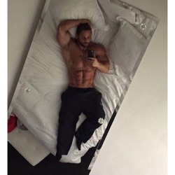 Joey Swoll - Making use of his ceiling mirror at his hotel room