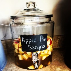 estrella-fuego:  partyteacher:  Apple Pie SangriaIngredients
