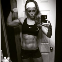 fitgymbabe:  Instagram: girlswithabz Great Pic! - Check out more