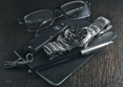 misters-pics:  Minimal carry: Rayban prescription frames Victorinox