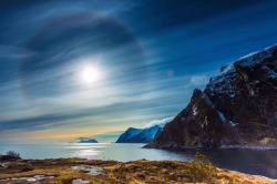 wordsnquotes:  landscape-photo-graphy:Timelapse Through Lofoten