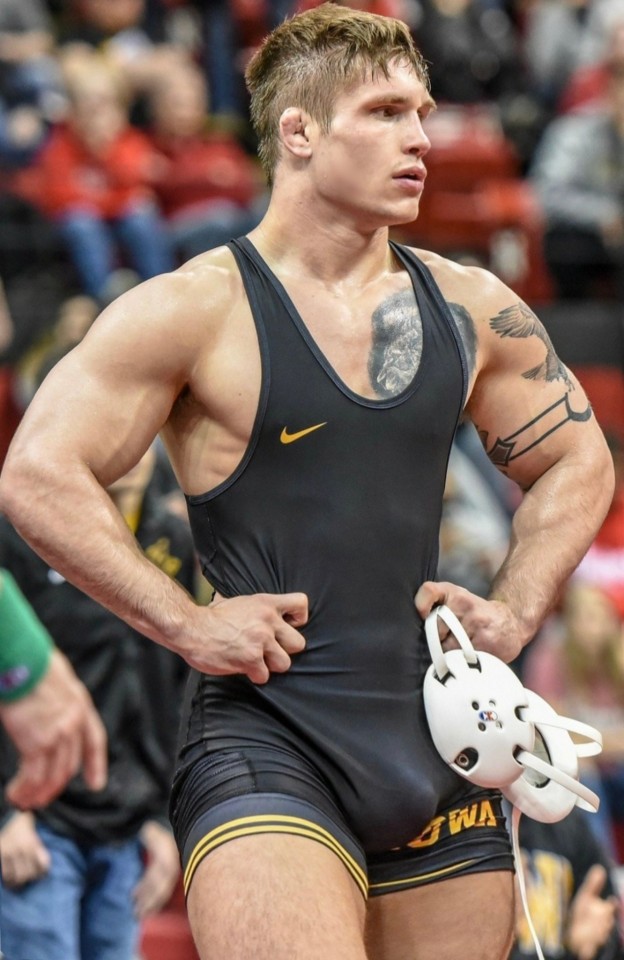 aestheticsupremacy:wrestlers-and-athletes:some prime corn and