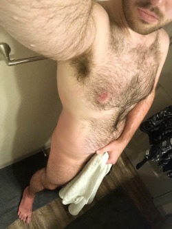 furrytrade:  bottomguy55:  Fresh out of the shower, come dry