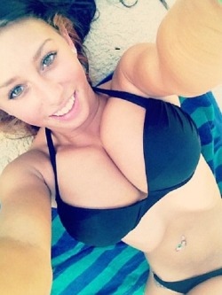Cleavage Junkie