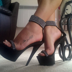 sole-girl:  Loving my new shoes that my little pervert fan bought