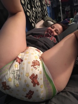 pull-upprincess:Me bein silly wif my wet diaper butt! “Ja gib