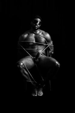 blkmilk:  #BONDAGE  I’ve always wanted to play with ropes,