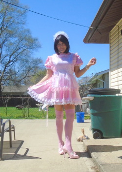 ohmichelleoh:Pink satin and frilly!