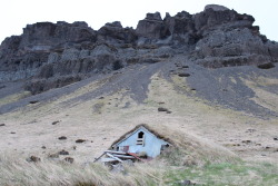 michel-gondrys: Abandoned shelter in Southeast Iceland. 
