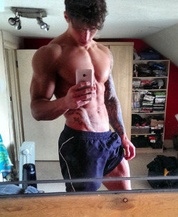 jesuisleprince:  24-year old Airforce Fitness-Trainer Adi Gillespie