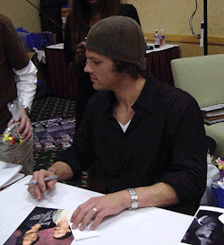 sam-and-dean-forever:  Jared signing our authentic CNK 80Q3 license