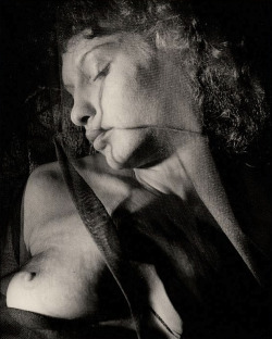 les-sources-du-nil:Maya Deren in Meshes of the AfternoonDir. Maya