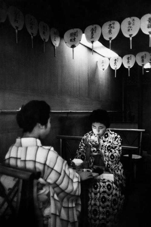 paolo-streito-1264:  Marc Riboud. Women in a cafe. Kyoto, Japan,