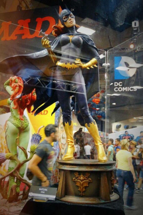 xombiedirge:  Power Girl & Batgirl Concept Art by Stanley Lau / Website / Tumblr Part of Sideshow Collectibles upcoming premium figure releases, previewed recently on the show floor at SDCC 2014. 