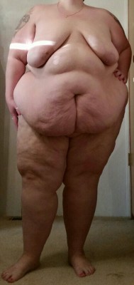 yazmintaylorbbw:  I keep getting asked for nudes……here you