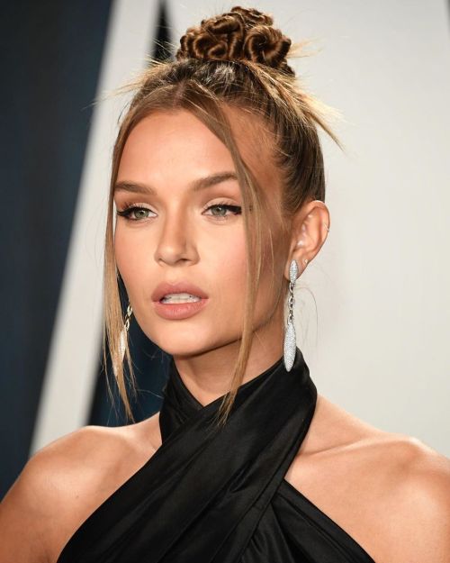 hellomybombshells:  Josephine Skriver at Vanity Fair Oscars Party