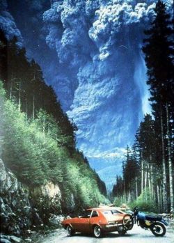 everythingstarstuff:Mt. Saint Helens eruption in May of 1980. 