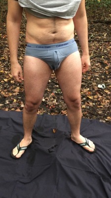 publicpisslover:  I love the outdoors! Pissing all over myself