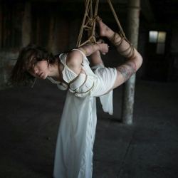 the-bea-triss: @hiigara_ropes made me look all graceful and innocent