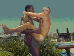 nakednudemen:  Oh that black cock is so big !!