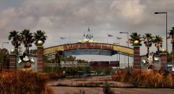 huffingtonpost:  Artist’s Abandoned Disney World Is A Whole