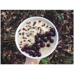 {Banana coconut sugar oatmeal topped with banana, frozen blueberries