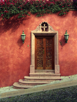 deep-mood-music:  Wooden Door, San Miguel de Allende, Mexico