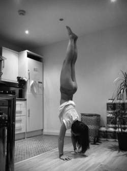 Handstand Ass Facebook orgasmpics.org randomsexygifs.com