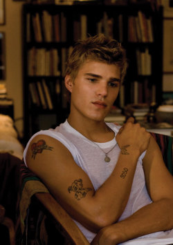 somethingspecial4u:  Chris Zylka 