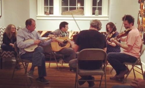 <p>Tunes for Chris Gray. May he rest in peace. #mississippisawyer #tuneforafriend #fiddle #oldtime #banjo  (at The Violin Shop)</p>