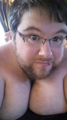 fujl:  Tried to get a sexy pic with the blizzard that allowed me to leave work early and the only way I could do that would be to walk out naked in it. So I fucking didnâ€™t.Â   I&rsquo;m moving. Please forward all my mail to my new address:The Cleavage