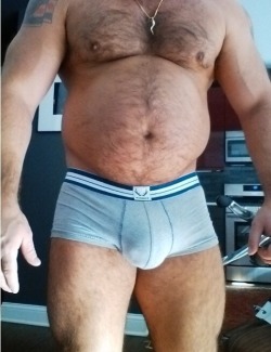 stocky-men-guys:  guysthatgetmehard:  mmm mmm beefy and that