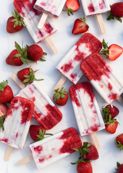 beautifulpicturesofhealthyfood:  Roasted Strawberries and Cream