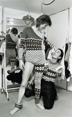 yourmothershouldknow:  David Bowie with designer Kansai Yamamoto,