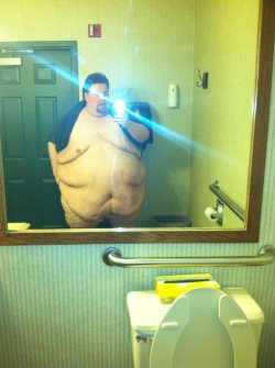 adiposexxxl:  fatchasin:  Iâ€™d worship this chub! Super beautiful.  :-))  I want to bury my face in that belly
