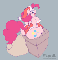 spindlesx:  Pinkie clearly enjoys her cookies and milk.Extra