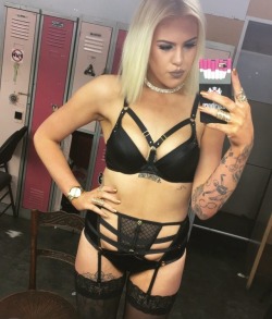 stripper-locker-room:  https://www.instagram.com/6inchminx/