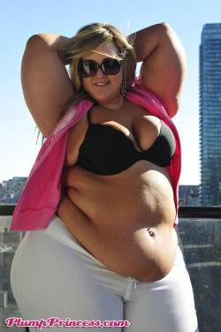 straightedgejuggalo:  Model: Plump Princess